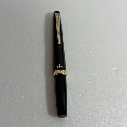 Used Pilot 14K 585 gold fountain pen nib size F with black color, shown close-up