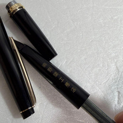 Used Pilot 14K 585 gold fountain pen nib size F with black color, shown close-up
