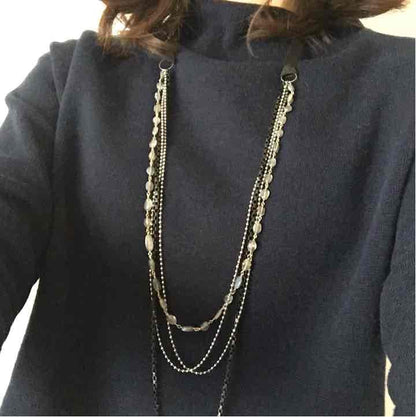 Agaat Labradorite long necklace featuring polished stones with a smooth finish on a thin chain