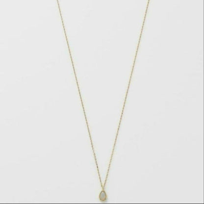 Agat K10 necklace with a small opal pendant measuring 0.6 by 0.4 cm on a 40cm gold chain