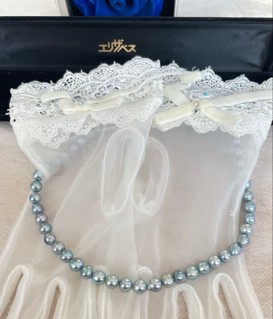 Elizabeth blue-gray Akoya pearl necklace featuring 7.5mm semi baroque pearls on a 42cm strand
