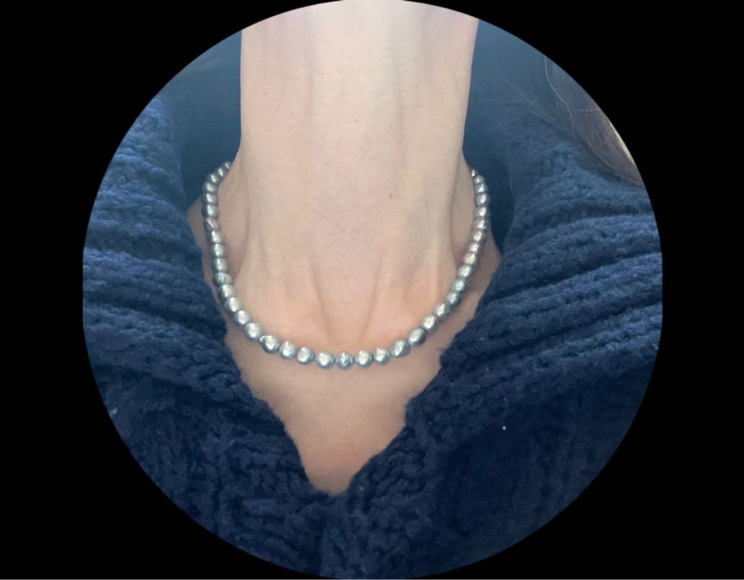 Elizabeth blue-gray Akoya pearl necklace featuring 7.5mm semi baroque pearls on a 42cm strand