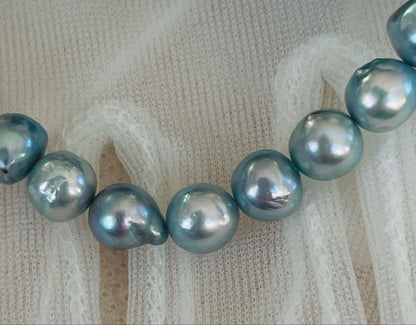 Elizabeth blue-gray Akoya pearl necklace featuring 7.5mm semi baroque pearls on a 42cm strand