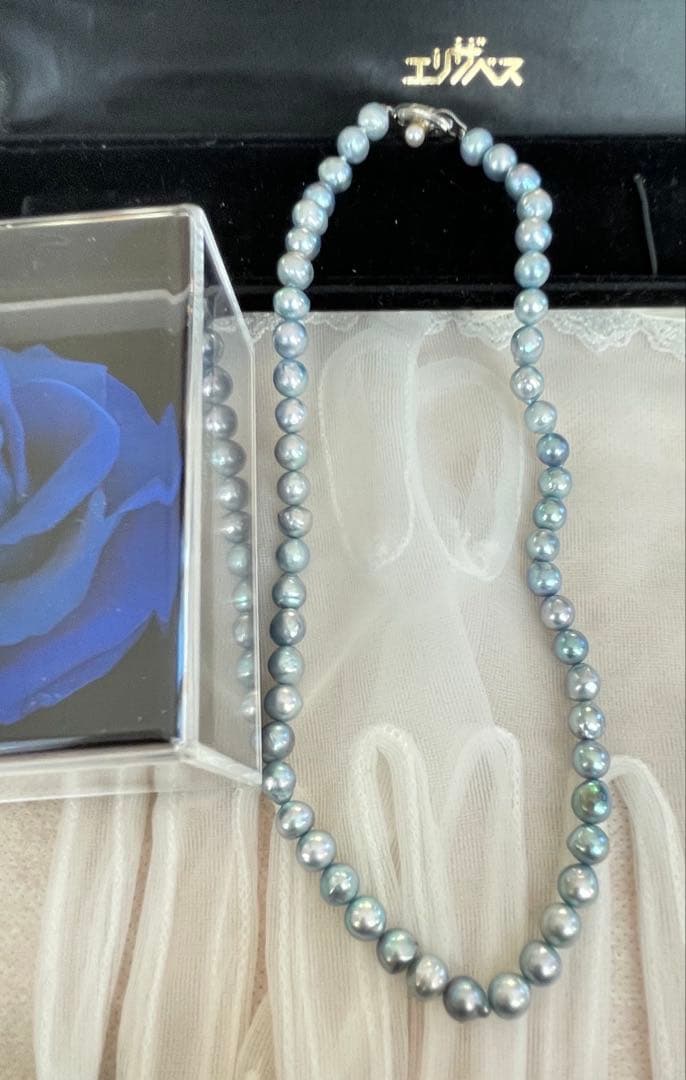 Elizabeth blue-gray Akoya pearl necklace featuring 7.5mm semi baroque pearls on a 42cm strand
