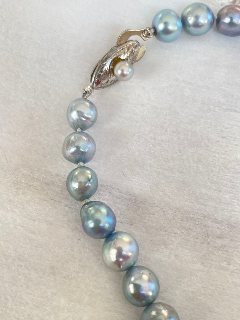 Elizabeth blue-gray Akoya pearl necklace featuring 7.5mm semi baroque pearls on a 42cm strand