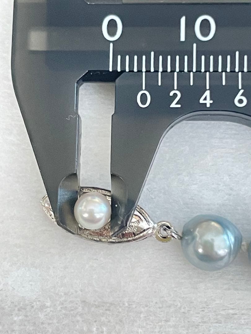 Elizabeth blue-gray Akoya pearl necklace featuring 7.5mm semi baroque pearls on a 42cm strand