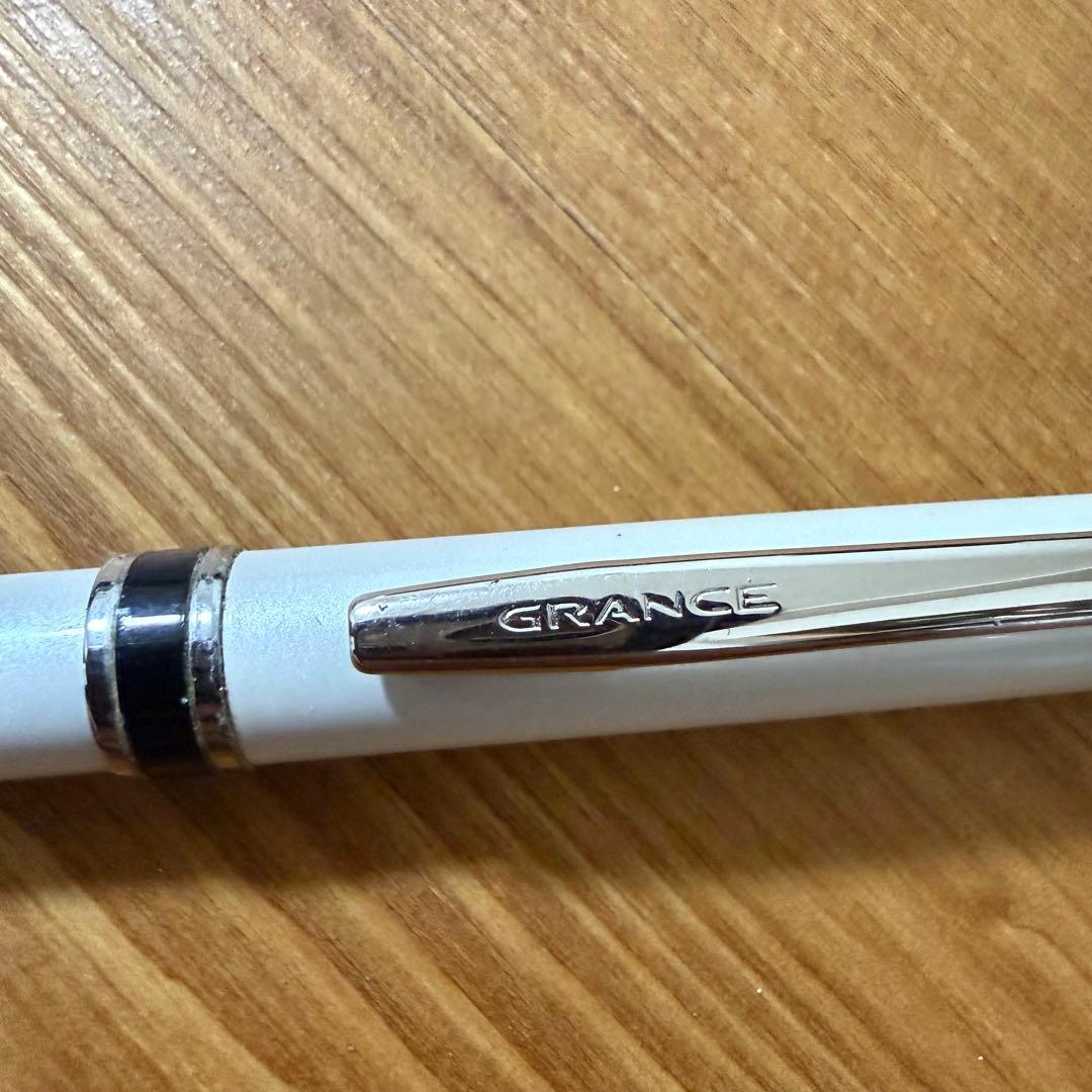 PILOT GRANCE mechanical pencil with white barrel and 0.5mm lead tip