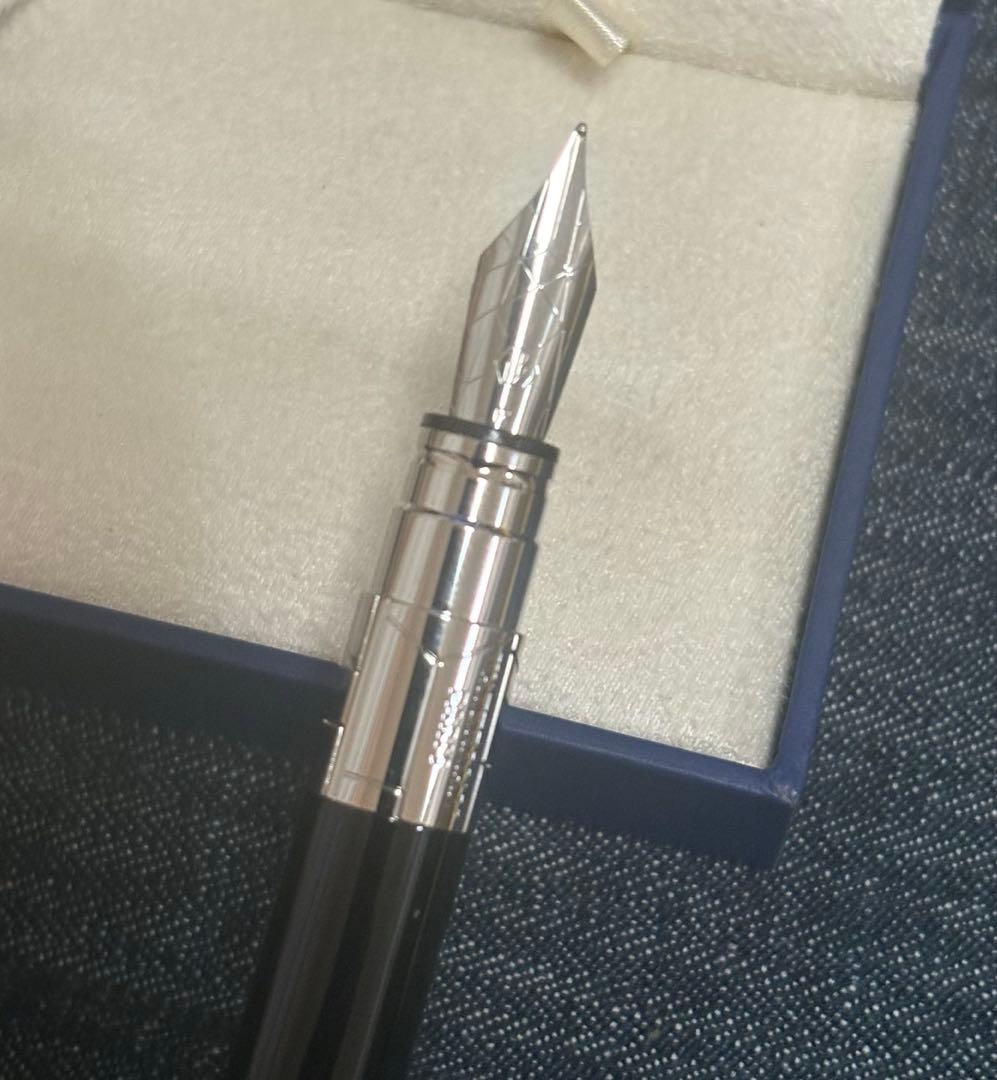 Waterman Perspectiv fountain pen with black body, silver trim, fine nib, and included case and ink cartridges