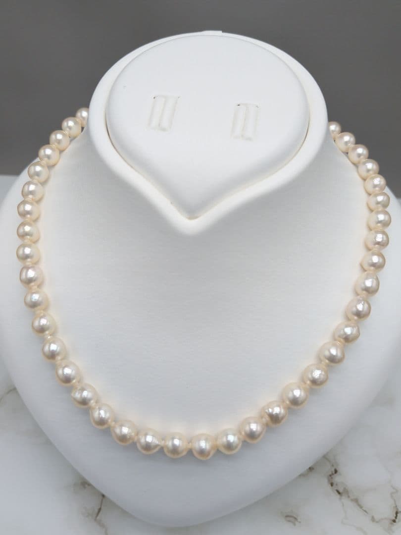 Akoya cultured pearl baroque necklace with 7.5-8mm white pearls and silver clasp, 43.7cm length