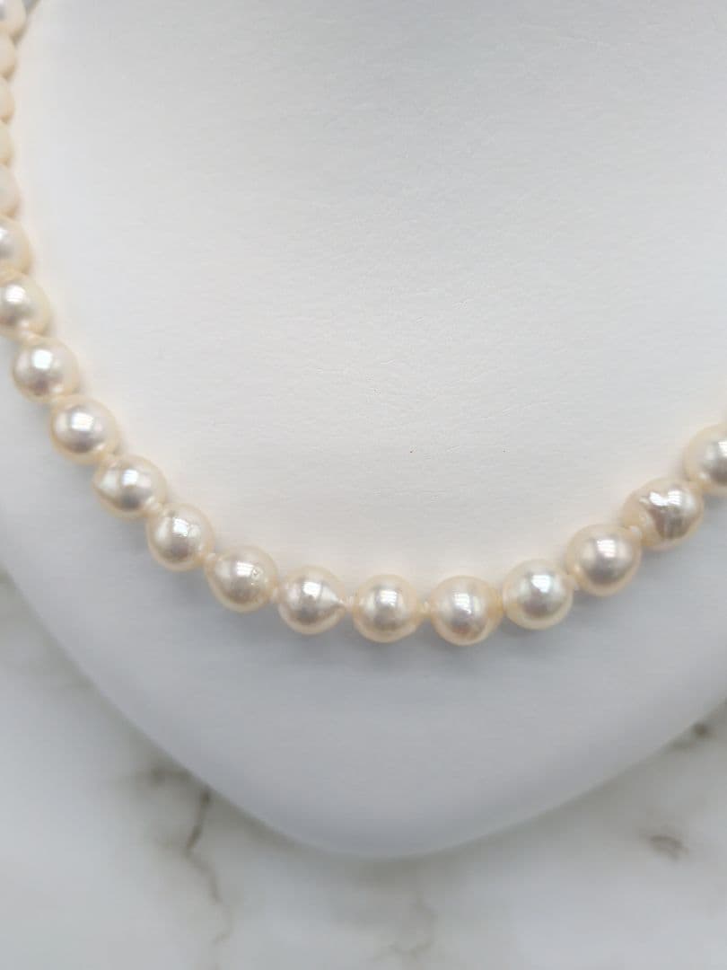 Akoya cultured pearl baroque necklace with 7.5-8mm white pearls and silver clasp, 43.7cm length