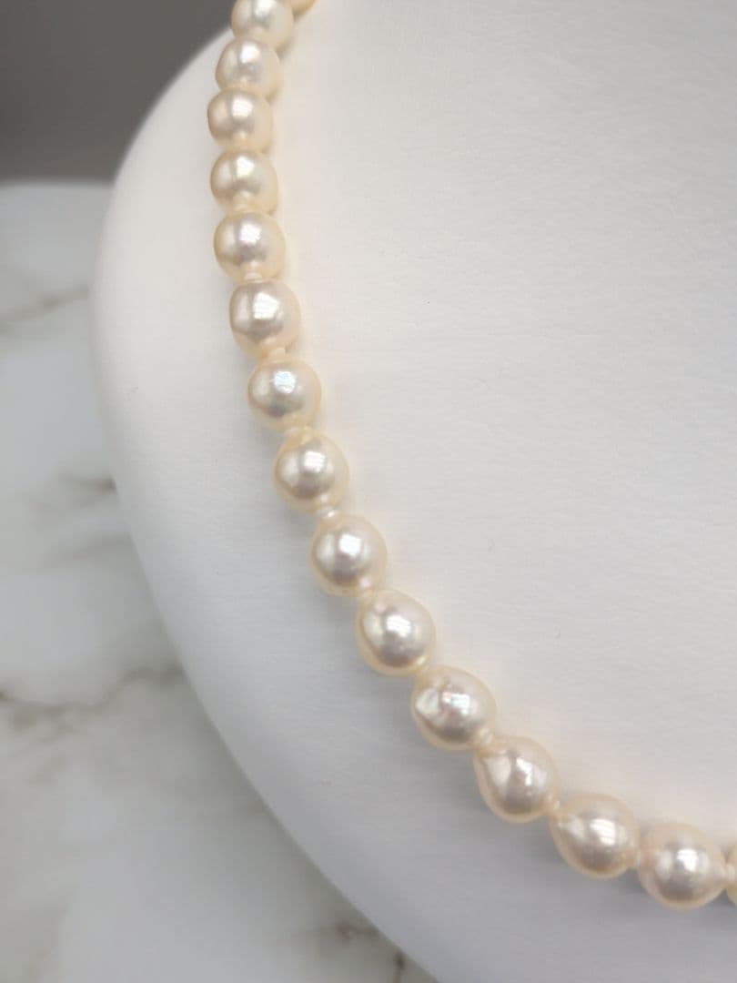 Akoya cultured pearl baroque necklace with 7.5-8mm white pearls and silver clasp, 43.7cm length
