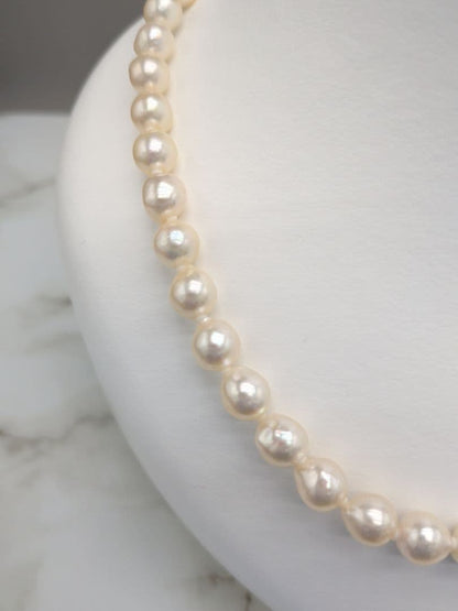 Akoya cultured pearl baroque necklace with 7.5-8mm white pearls and silver clasp, 43.7cm length