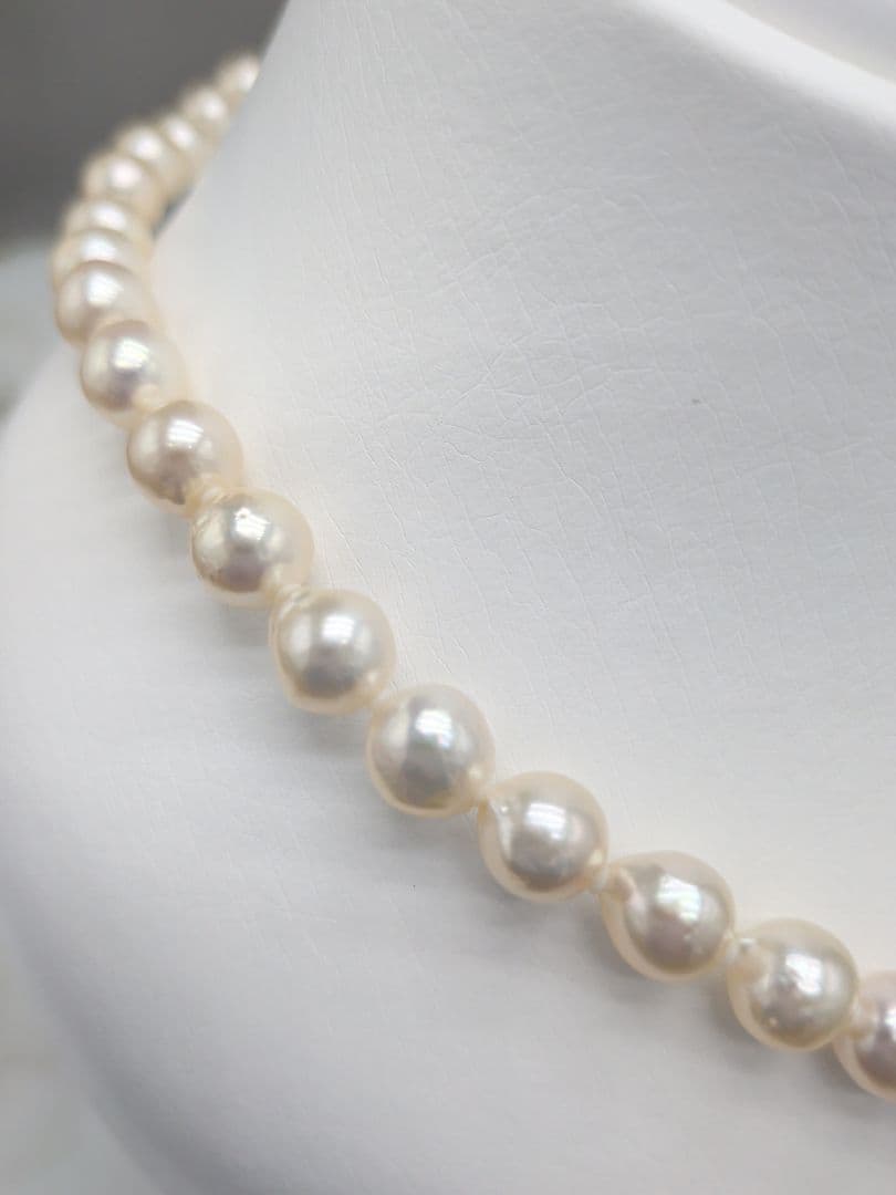 Akoya cultured pearl baroque necklace with 7.5-8mm white pearls and silver clasp, 43.7cm length
