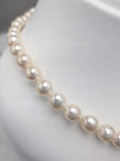 Akoya cultured pearl baroque necklace with 7.5-8mm white pearls and silver clasp, 43.7cm length