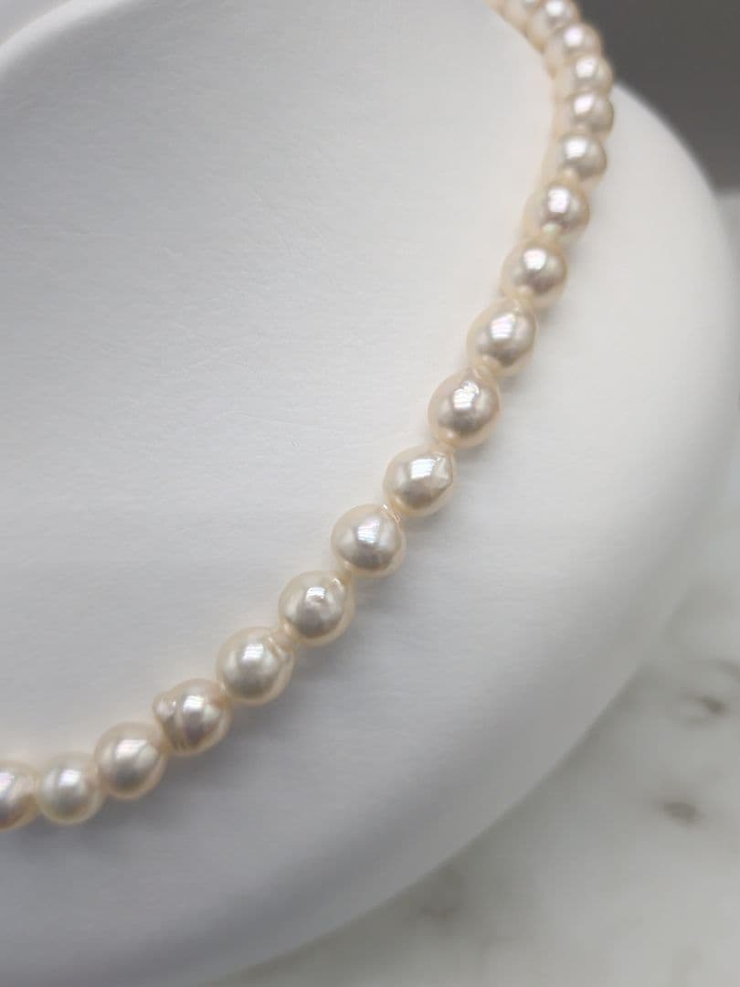 Akoya cultured pearl baroque necklace with 7.5-8mm white pearls and silver clasp, 43.7cm length
