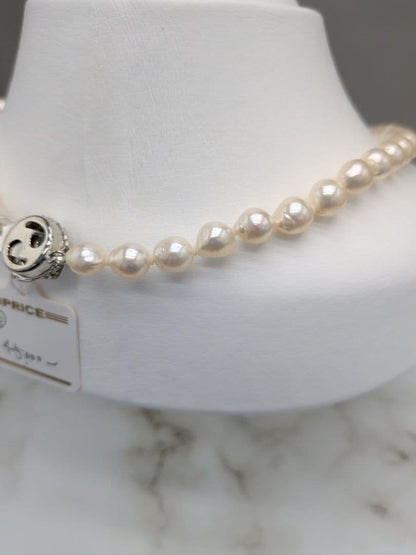 Akoya cultured pearl baroque necklace with 7.5-8mm white pearls and silver clasp, 43.7cm length