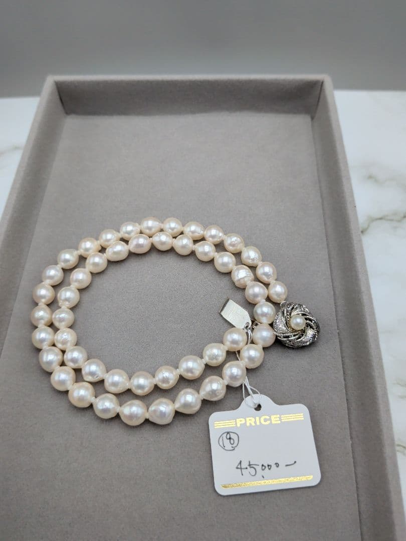 Akoya cultured pearl baroque necklace with 7.5-8mm white pearls and silver clasp, 43.7cm length