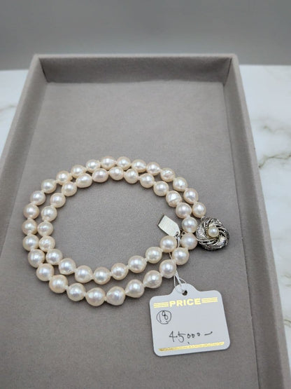 Akoya cultured pearl baroque necklace with 7.5-8mm white pearls and silver clasp, 43.7cm length
