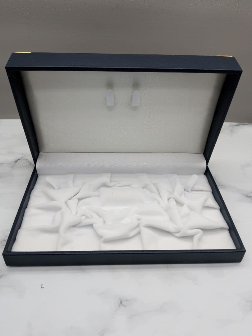 Akoya cultured pearl baroque necklace with 7.5-8mm white pearls and silver clasp, 43.7cm length