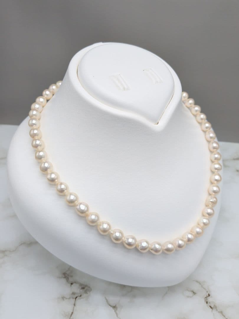 Akoya cultured pearl baroque necklace with 7.5-8mm white pearls and silver clasp, 43.7cm length