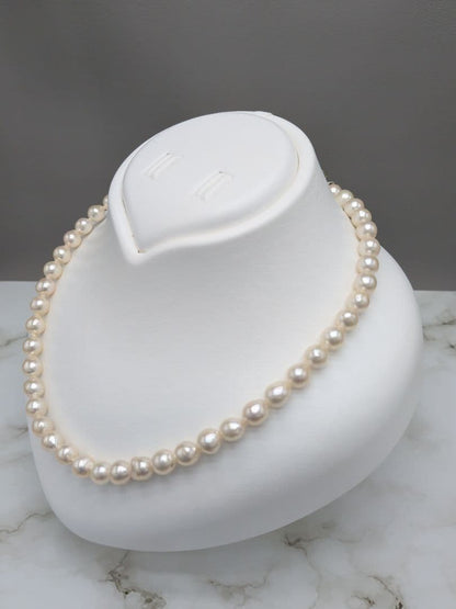 Akoya cultured pearl baroque necklace with 7.5-8mm white pearls and silver clasp, 43.7cm length
