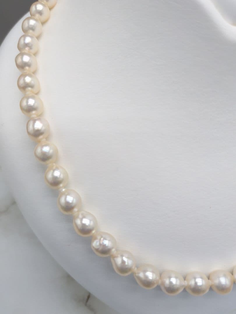 Akoya cultured pearl baroque necklace with 7.5-8mm white pearls and silver clasp, 43.7cm length