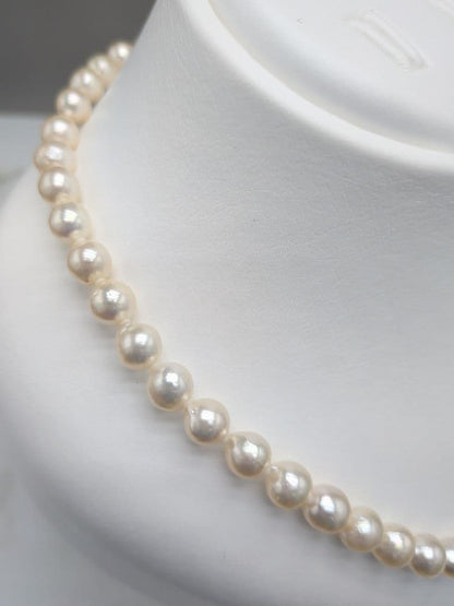 Akoya cultured pearl baroque necklace with 7.5-8mm white pearls and silver clasp, 43.7cm length
