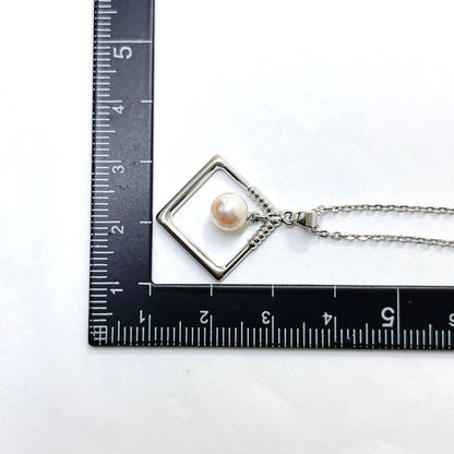 MIKIMOTO Pearl Square Necklace made of silver with a 40cm chain and square pearl pendant