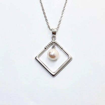 MIKIMOTO Pearl Square Necklace made of silver with a 40cm chain and square pearl pendant