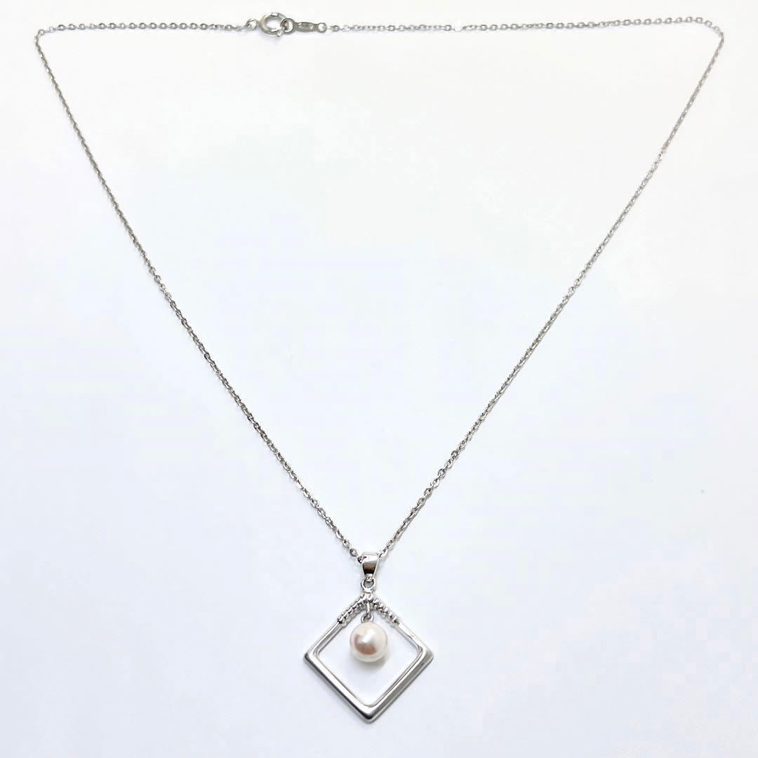 MIKIMOTO Pearl Square Necklace made of silver with a 40cm chain and square pearl pendant
