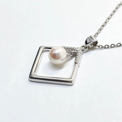 MIKIMOTO Pearl Square Necklace made of silver with a 40cm chain and square pearl pendant