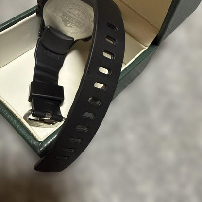 CASIO PRG-330 Solar Men's Watch — Japanese
