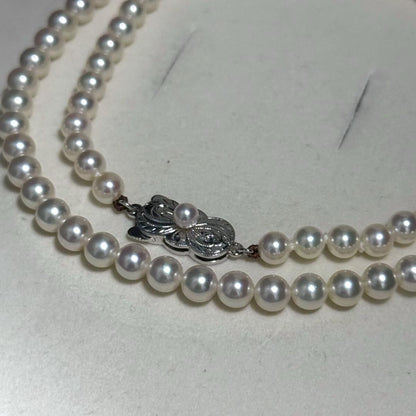 Mikimoto Akoya pearl necklace and earrings set with round white pearls and gold K18 settings
