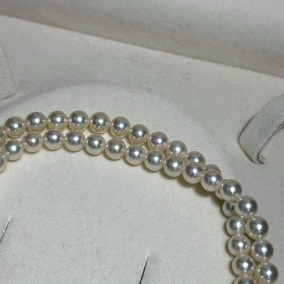 Mikimoto Akoya pearl necklace and earrings set with round white pearls and gold K18 settings