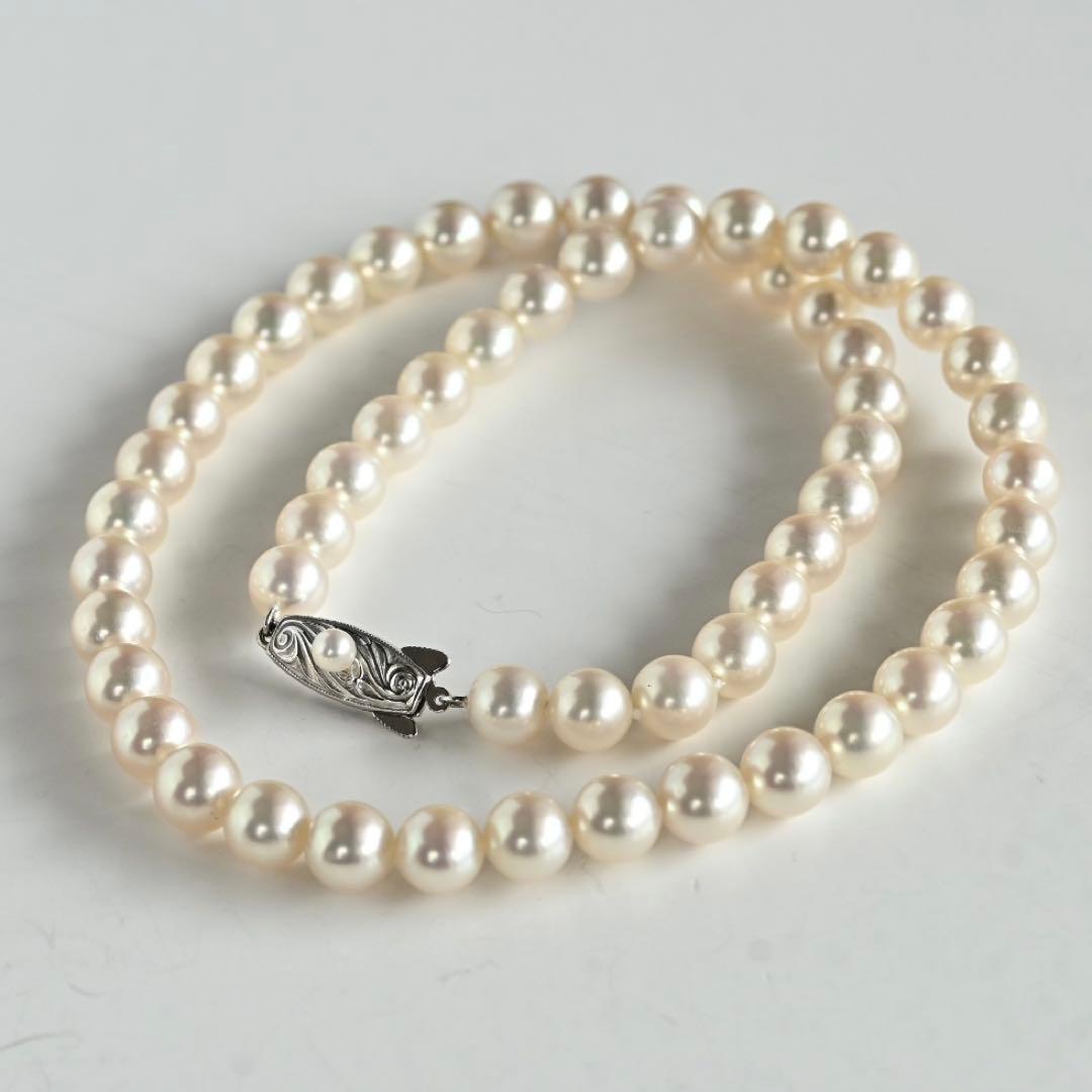 Takashi Akoya pearl necklace with 7.5mm round pearls and a K14 gold fastener on a white background