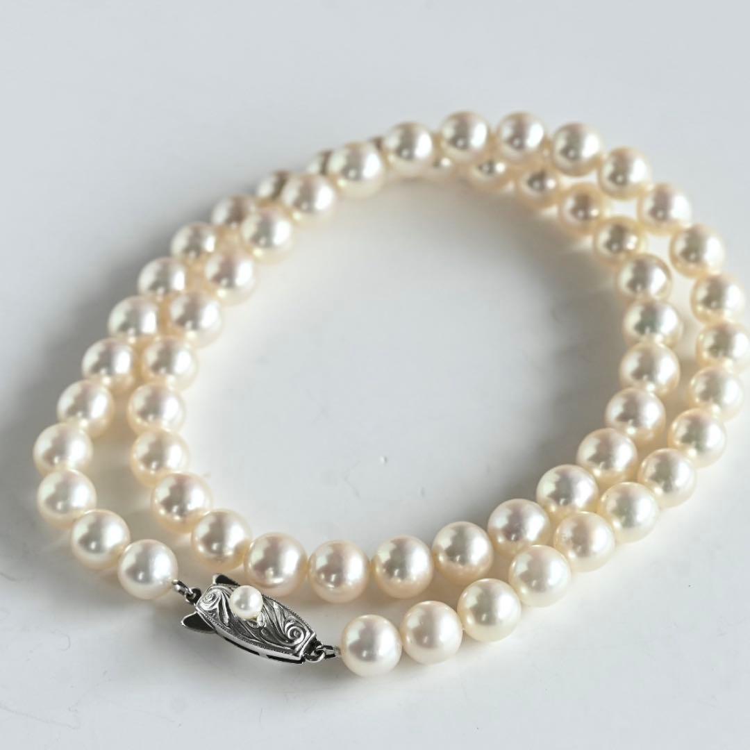 Takashi Akoya pearl necklace with 7.5mm round pearls and a K14 gold fastener on a white background