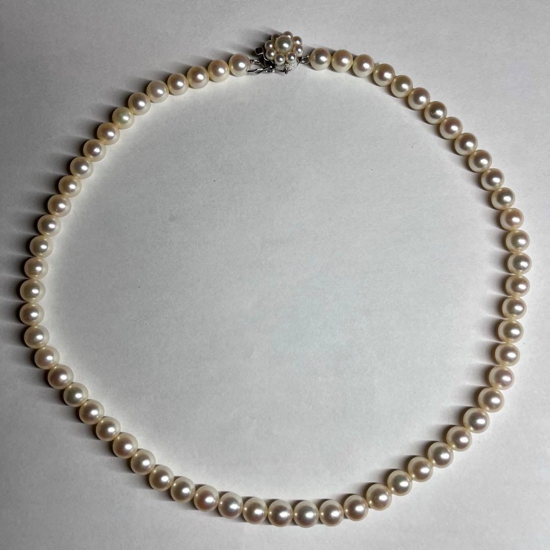 Polished Akoya pearl necklace with 6.5-7mm pearls, approximately 43 cm long, displayed on a white background
