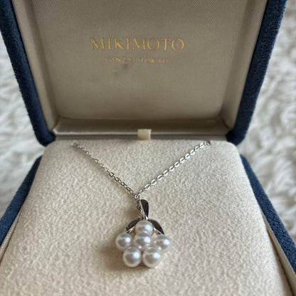 MIKIMOTO pearl necklace with 6 pearls, silver chain, flower motif, displayed with included box