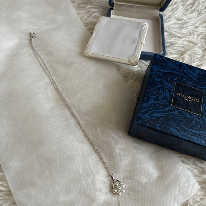 MIKIMOTO pearl necklace with 6 pearls, silver chain, flower motif, displayed with included box