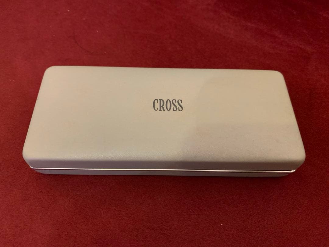 CROSS Kuro fountain pen in gray case with cartridge and manual displayed