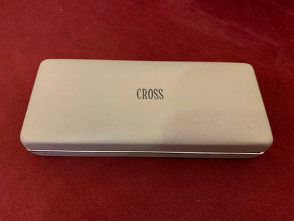 CROSS Kuro fountain pen in gray case with cartridge and manual displayed