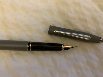 CROSS Kuro fountain pen in gray case with cartridge and manual displayed