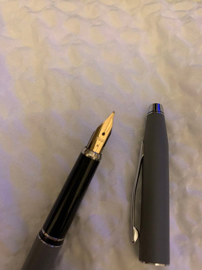 CROSS Kuro fountain pen in gray case with cartridge and manual displayed