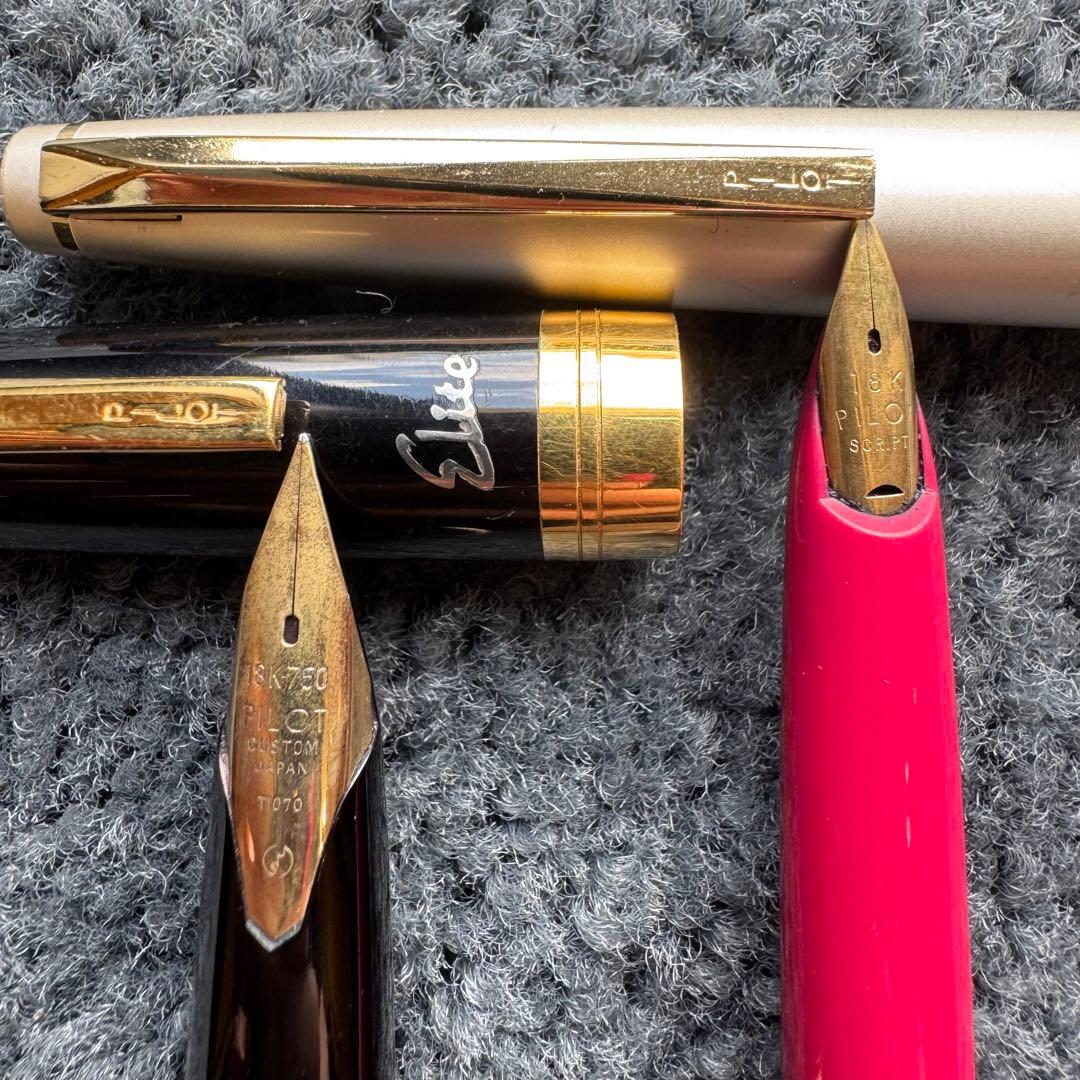 Set of two PILOT Elite 18K 750 fountain pens with gold nibs and black barrels