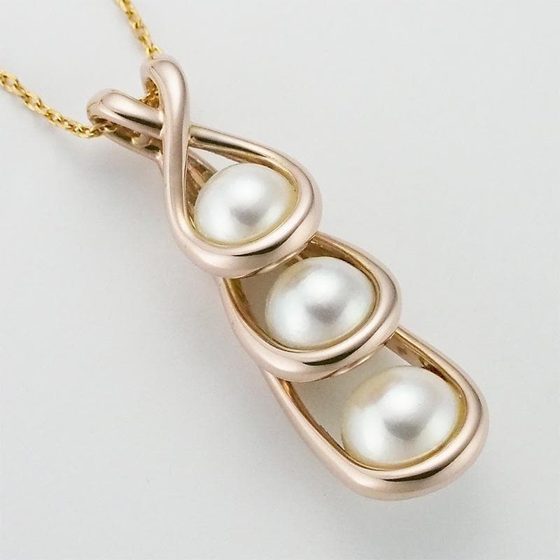 Tasaki K18 Sakura Gold 3P Pearl Necklace with three pearls and gold chain on white background