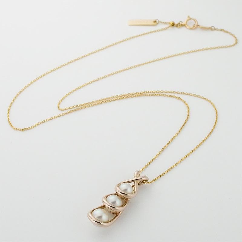 Tasaki K18 Sakura Gold 3P Pearl Necklace with three pearls and gold chain on white background