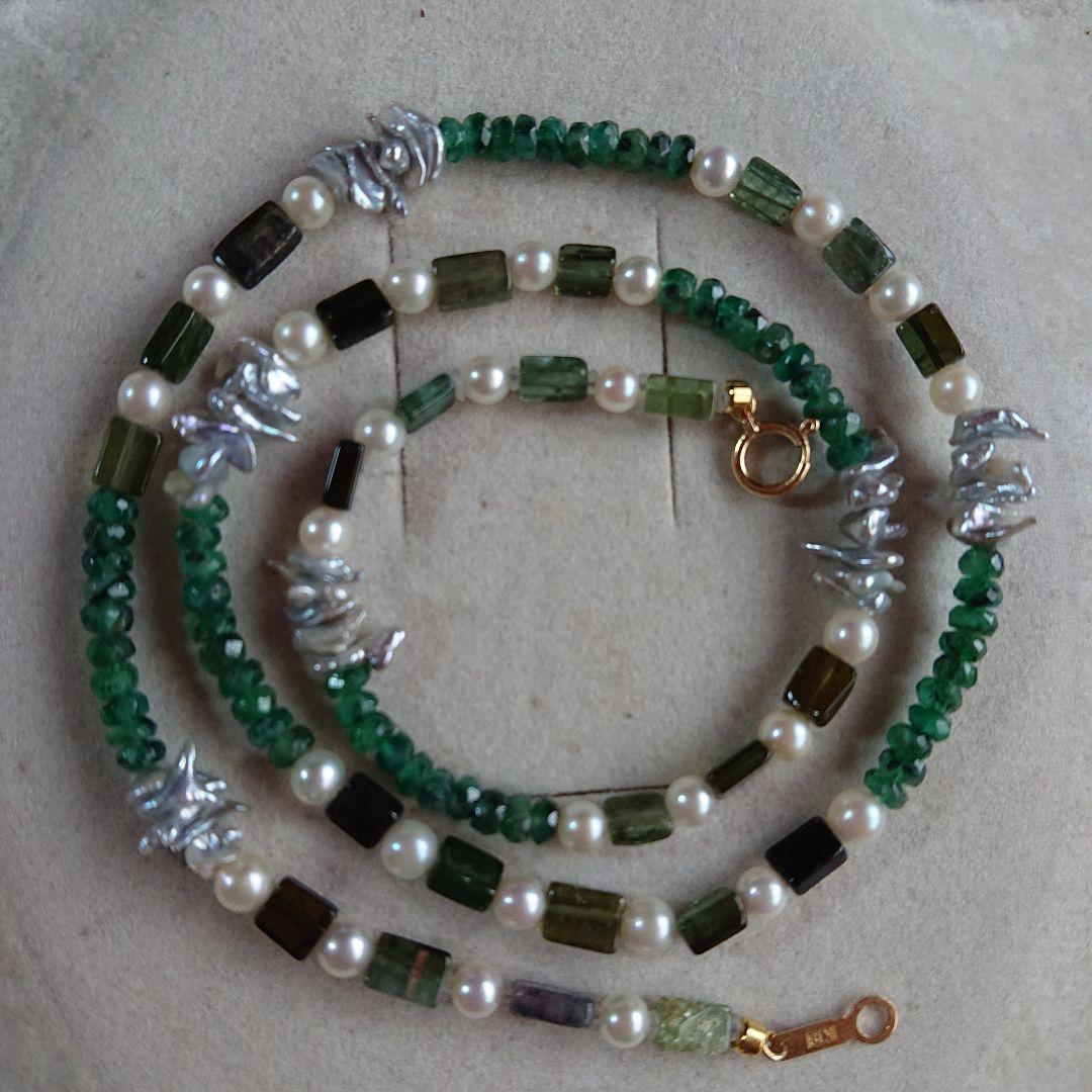 Akoya baby pearl necklace 39 with deep green emerald, moss green tourmaline, and light gray Keshi pearls on 44 cm chain