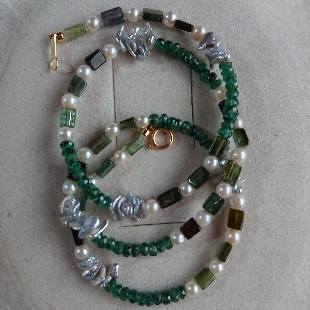 Akoya baby pearl necklace 39 with deep green emerald, moss green tourmaline, and light gray Keshi pearls on 44 cm chain