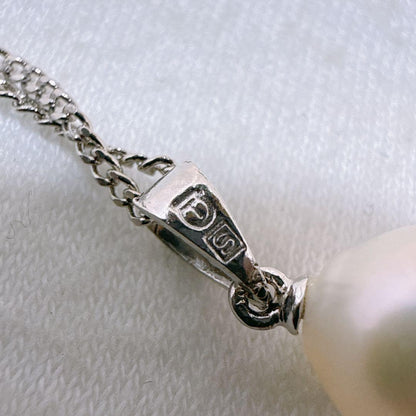 Tasaki necklace featuring a 7.8mm pearl pendant with silver material on a 40cm metal chain