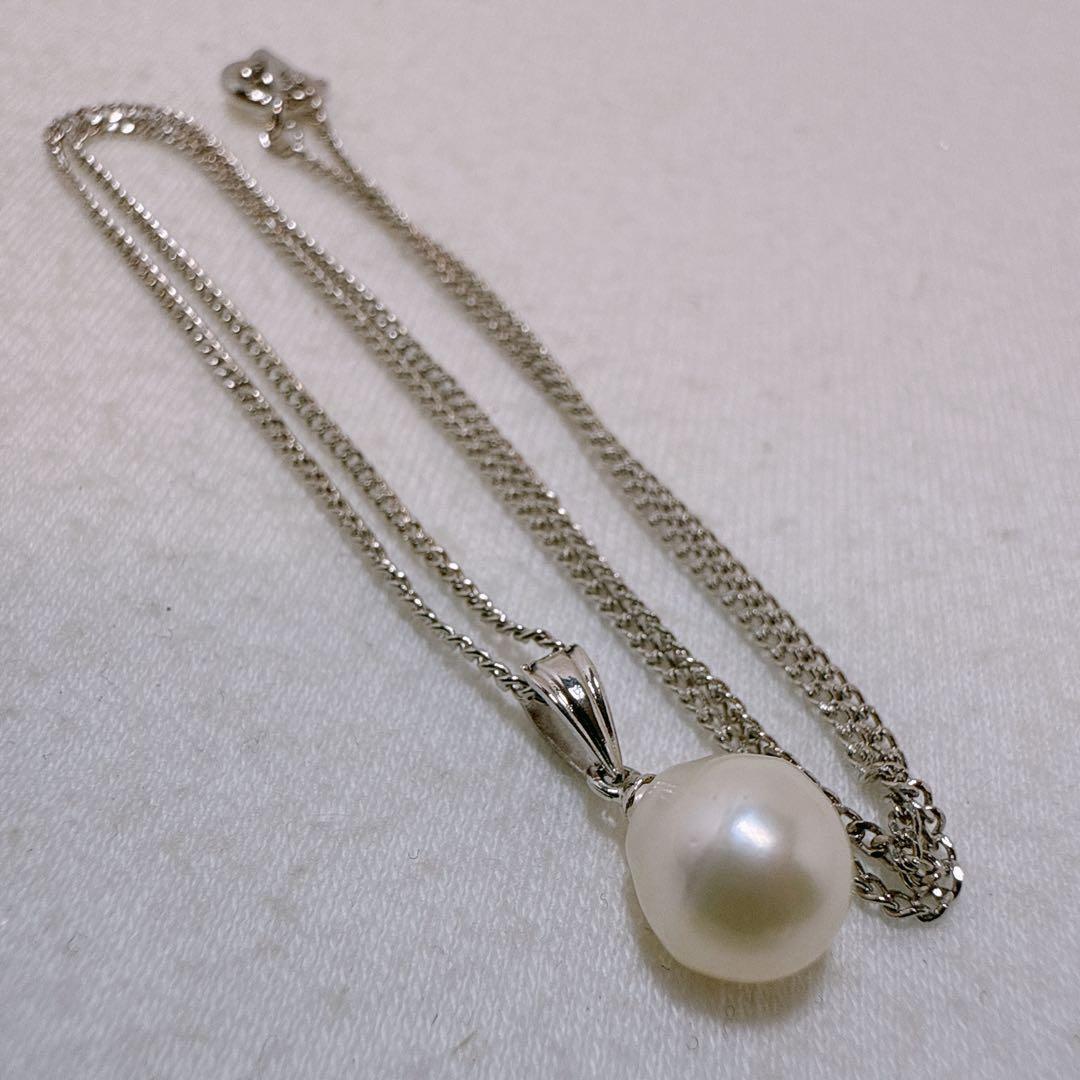Tasaki necklace featuring a 7.8mm pearl pendant with silver material on a 40cm metal chain